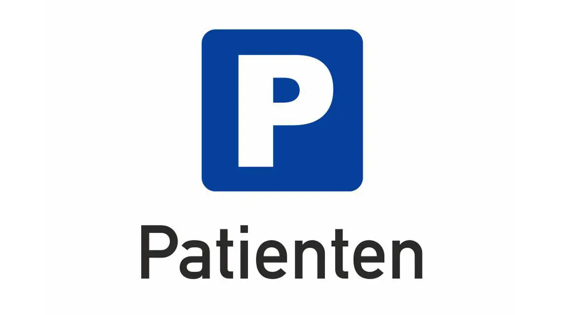 Ein Patientenparkplatz-Schild mit der Aufschrift „patienten“.