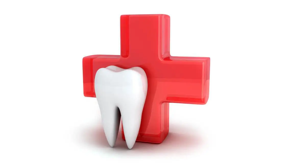 Ein Zahn neben einem roten Kreuz, das auf einen zahnärztlichen Notfall hinweist.