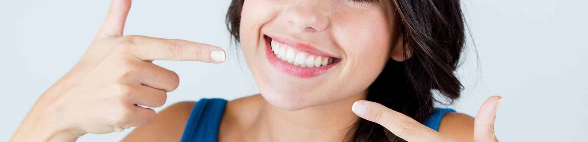 Weiße Zähne nach der Zahnreinigung